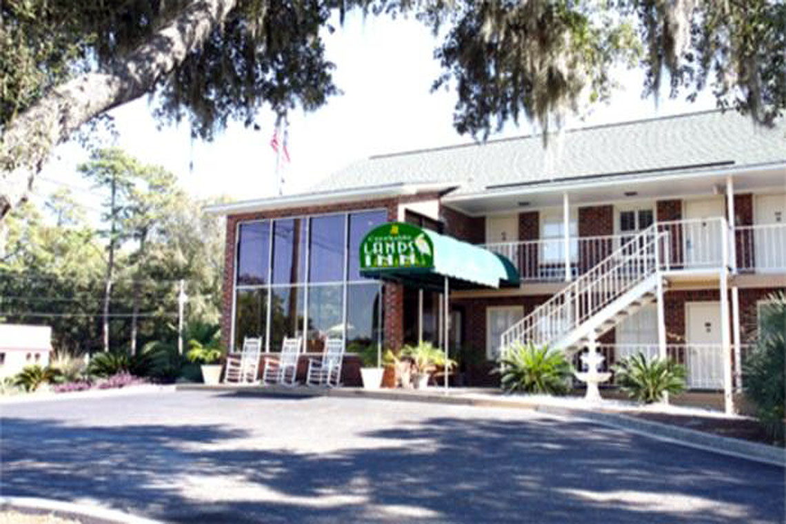 Creekside Lands Inn - Charleston-SC.com