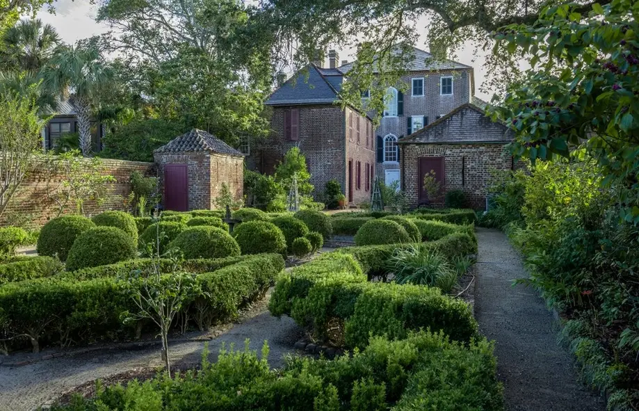 South of Broad Houses and Gardens Tour