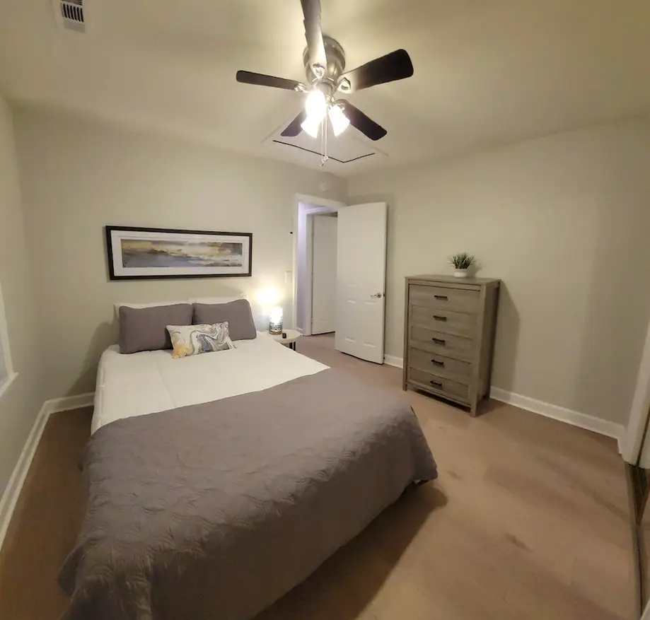 B-Charleston Gem- 4 miles to Downtown Ch...